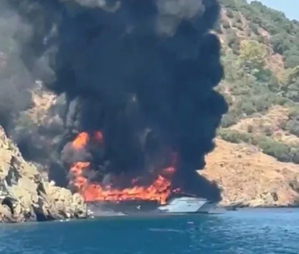 Fethiye’de Can Pazarı! Gezi Teknesi Denizin Ortasında Alev Topuna Döndü